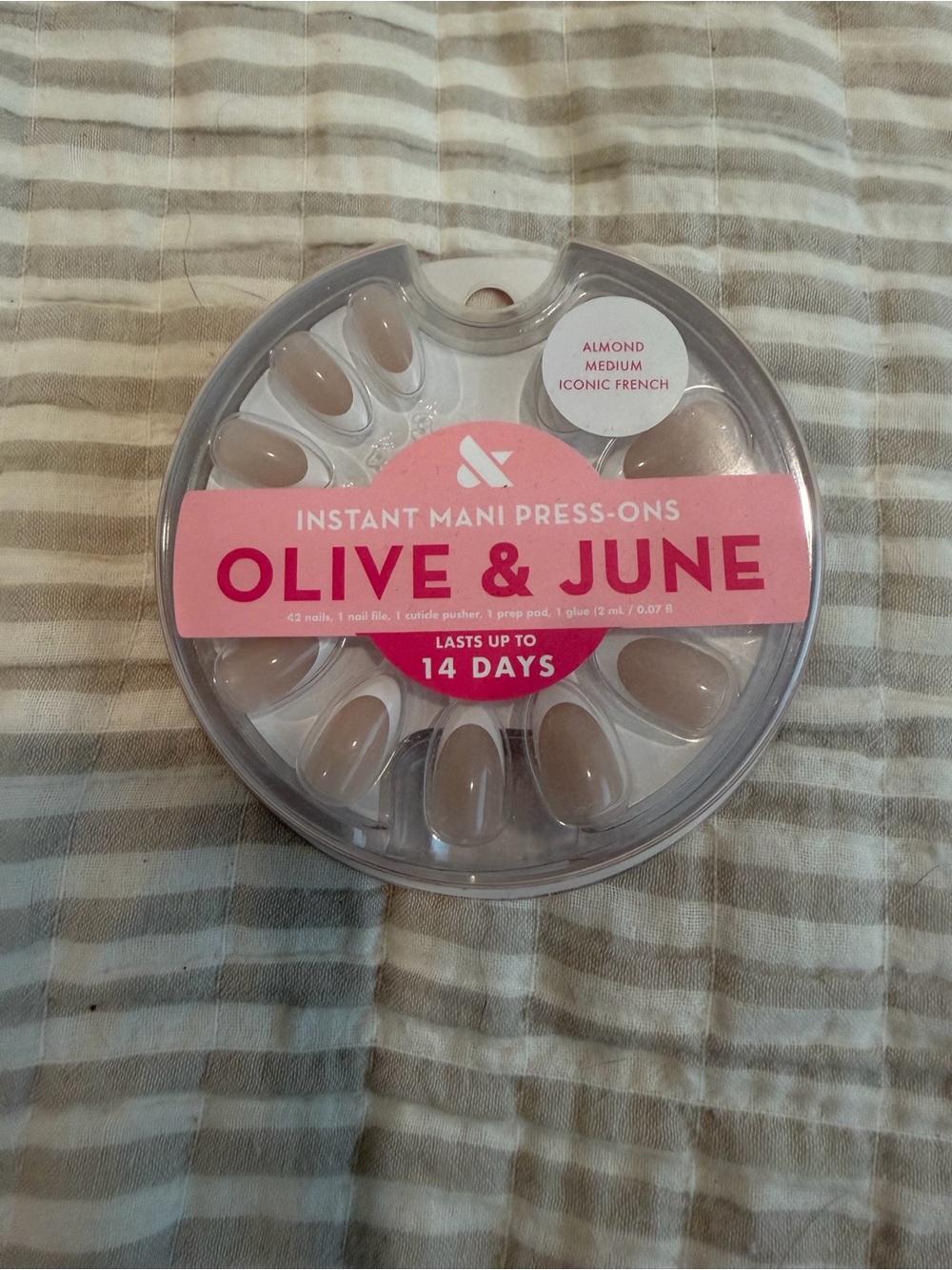 Olive & June almond Medium Iconic French Instant Mani Press-Ons — Nude